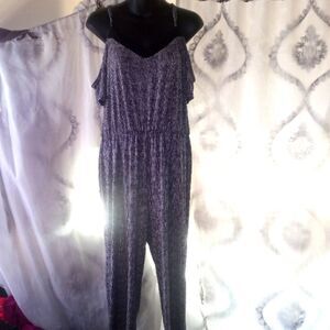 Simply styled palazzo size large ( box W )